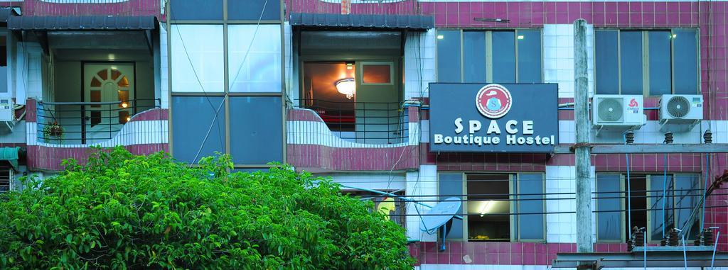 Space Boutique Hostel Γιανγκόν Εξωτερικό φωτογραφία