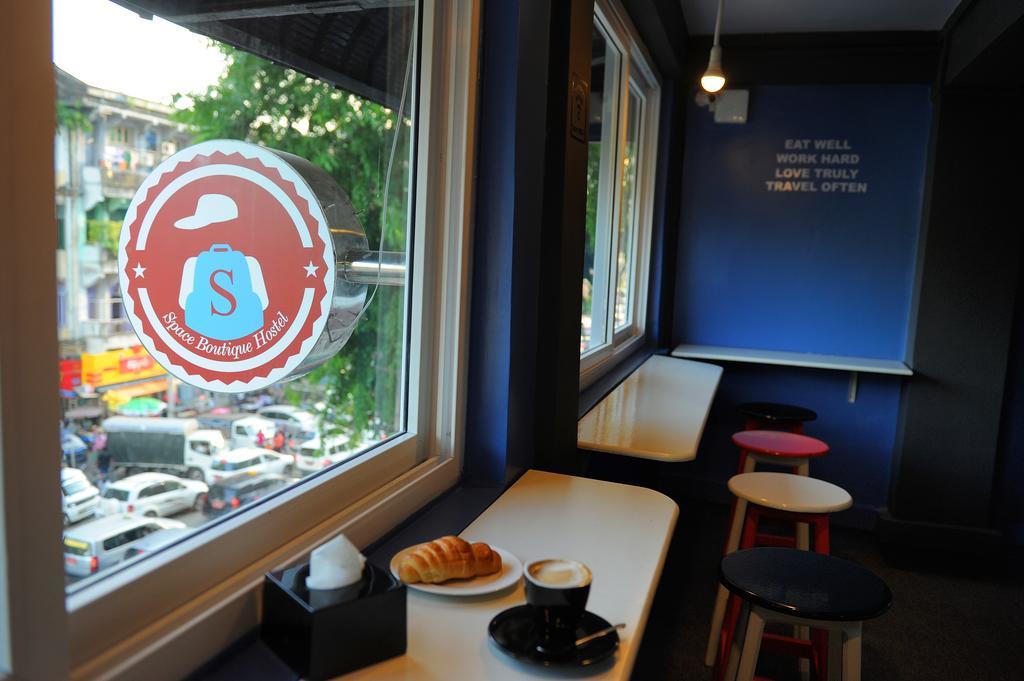 Space Boutique Hostel Γιανγκόν Εξωτερικό φωτογραφία