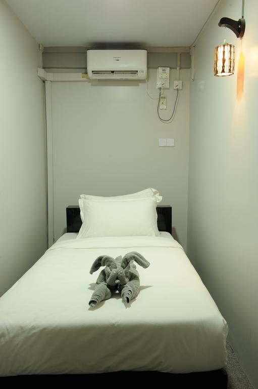Space Boutique Hostel Γιανγκόν Δωμάτιο φωτογραφία