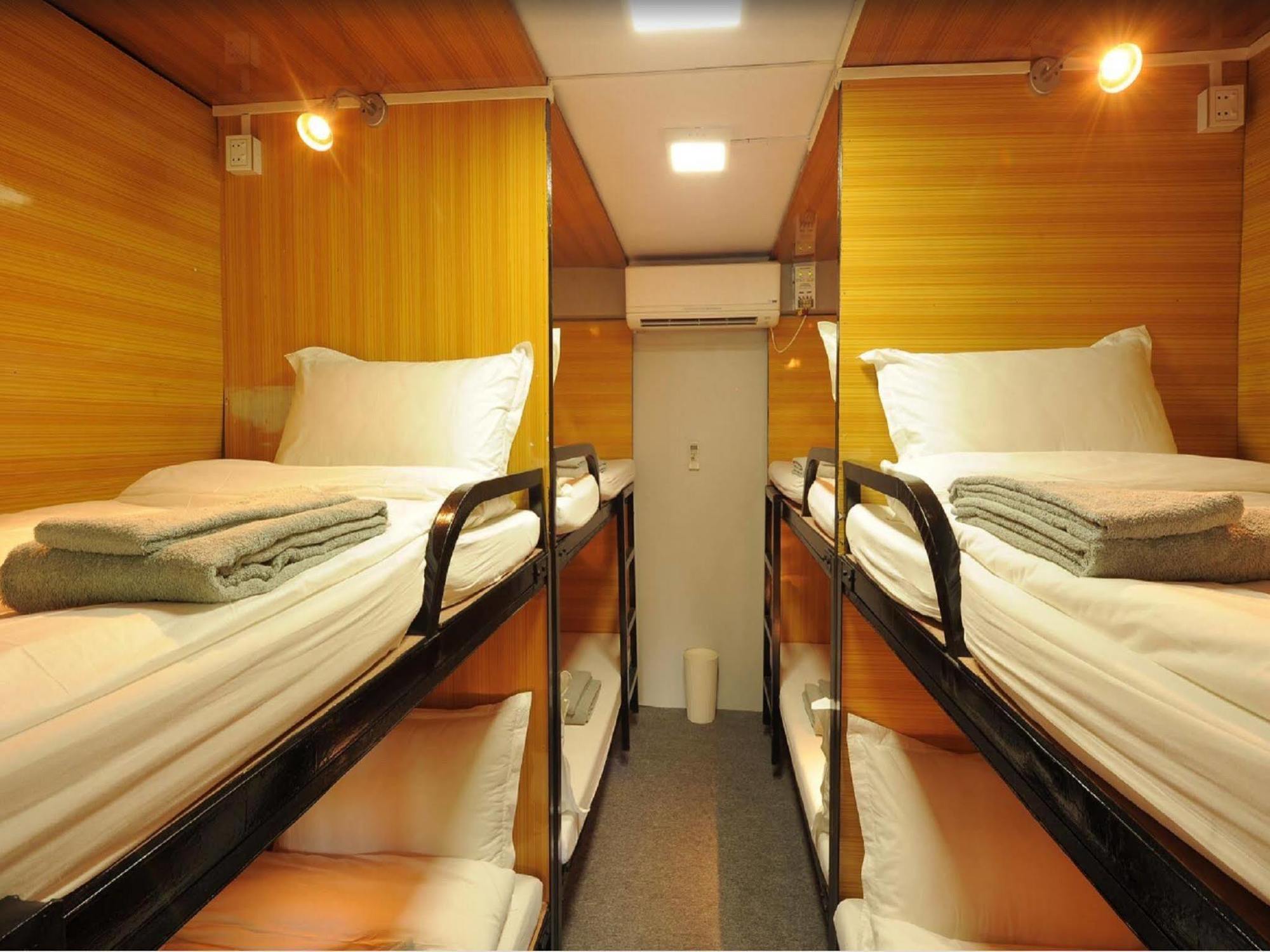 Space Boutique Hostel Γιανγκόν Εξωτερικό φωτογραφία