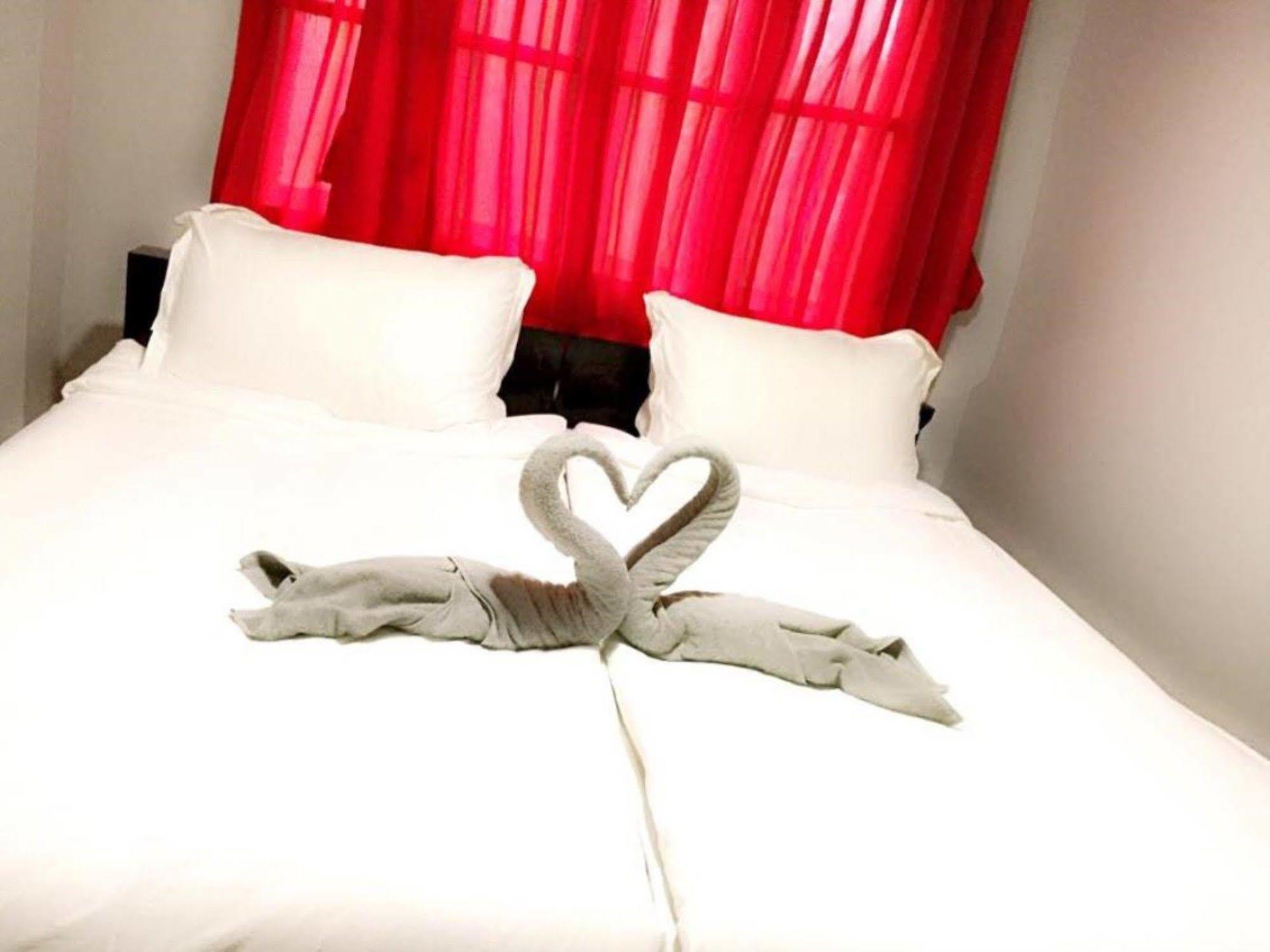Space Boutique Hostel Γιανγκόν Εξωτερικό φωτογραφία
