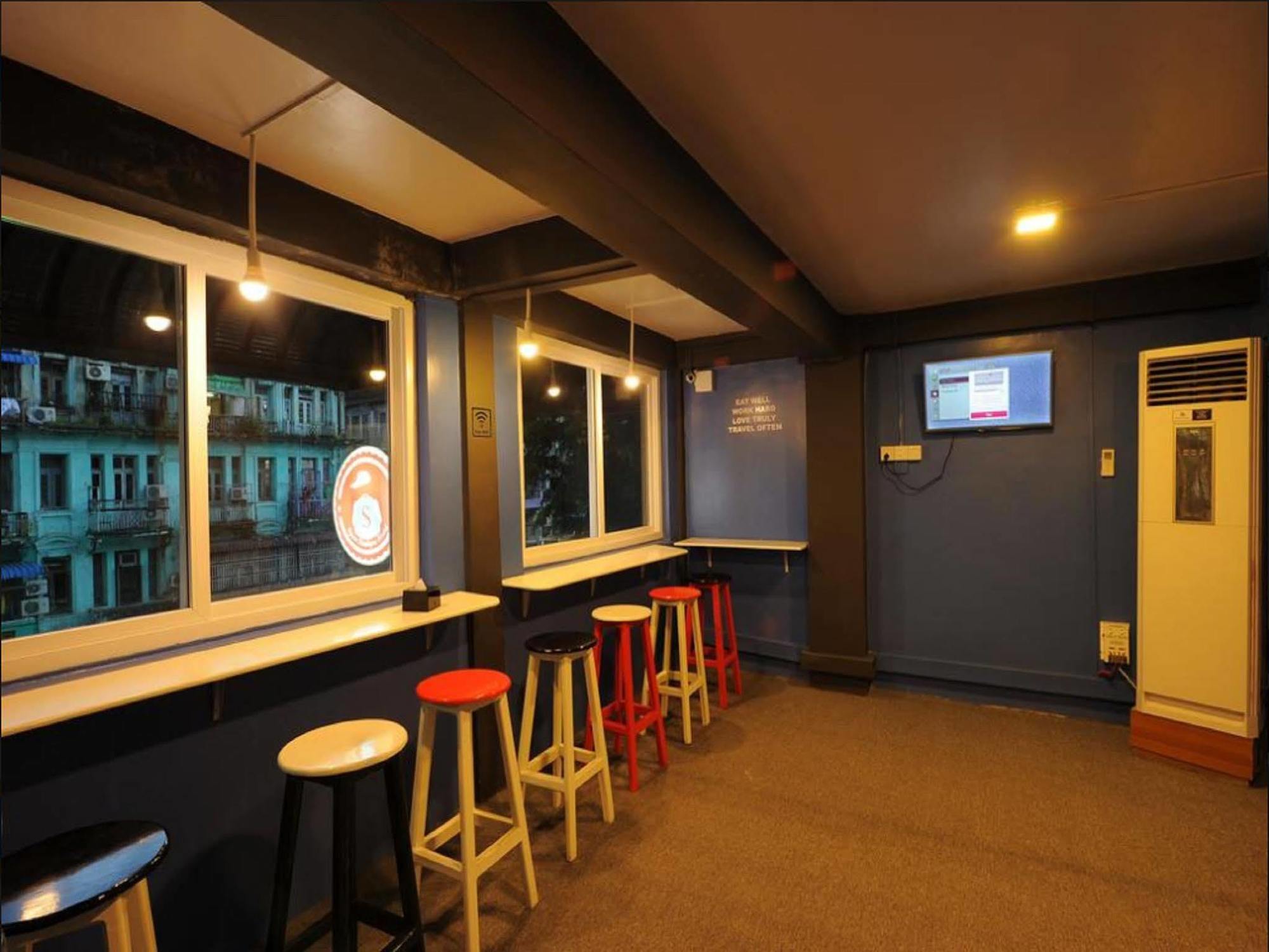 Space Boutique Hostel Γιανγκόν Εξωτερικό φωτογραφία