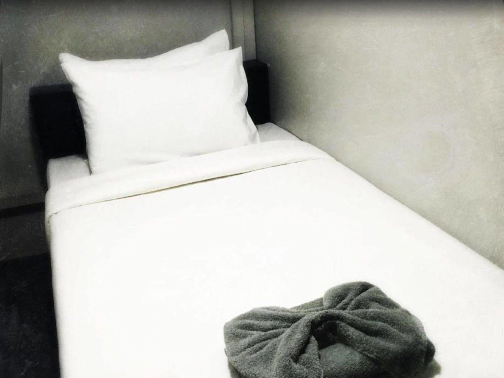 Space Boutique Hostel Γιανγκόν Εξωτερικό φωτογραφία