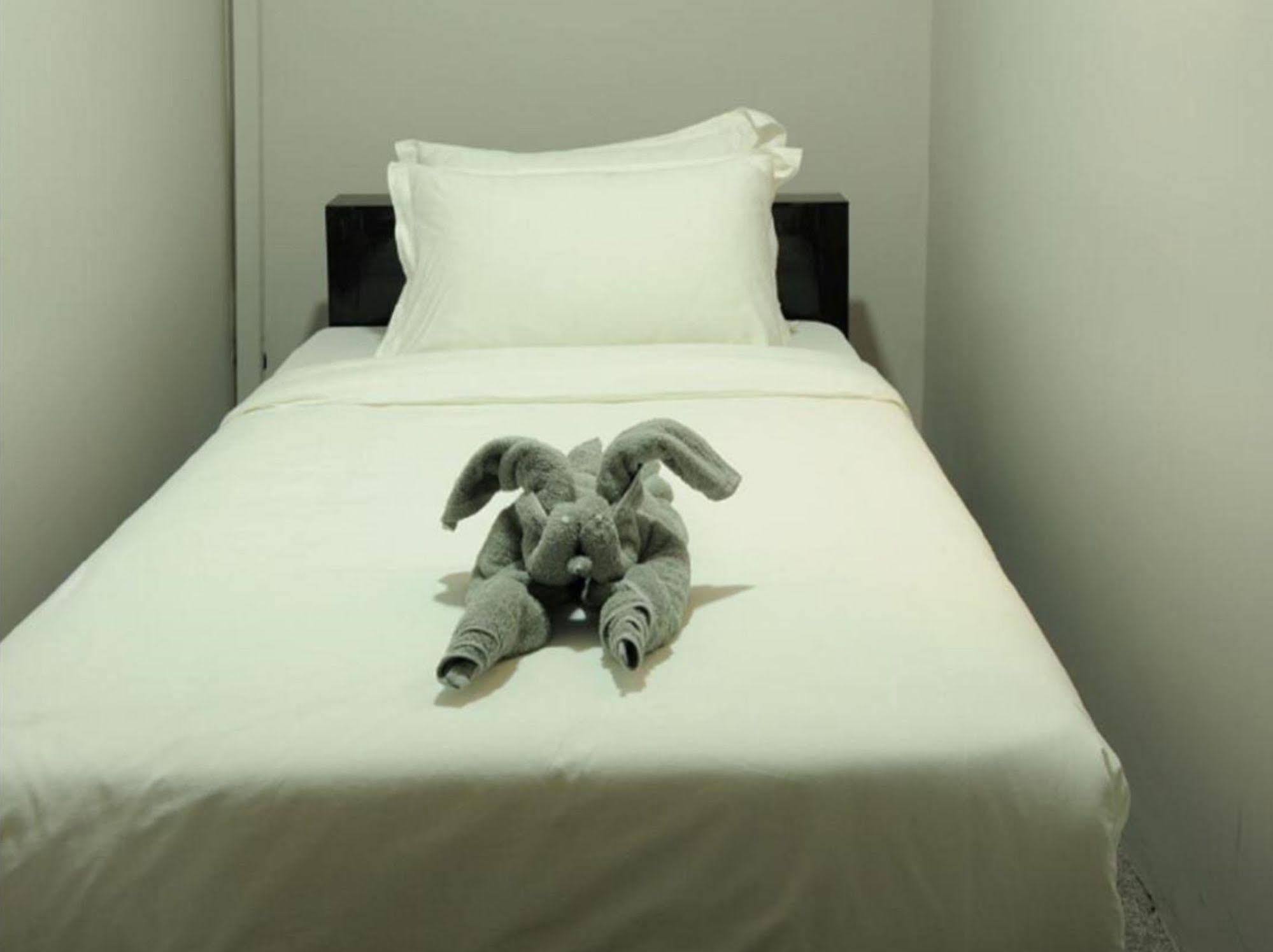 Space Boutique Hostel Γιανγκόν Εξωτερικό φωτογραφία