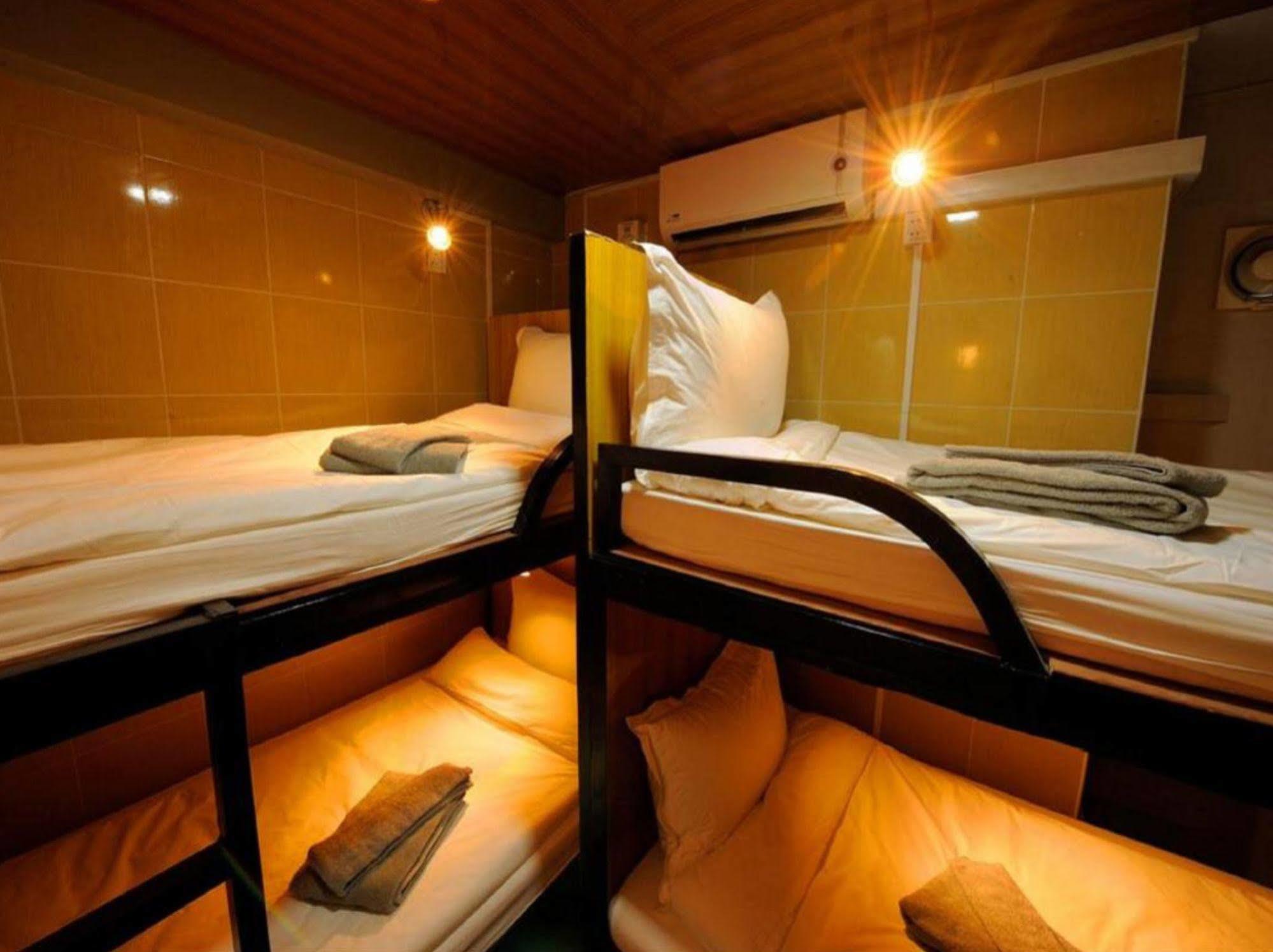 Space Boutique Hostel Γιανγκόν Εξωτερικό φωτογραφία