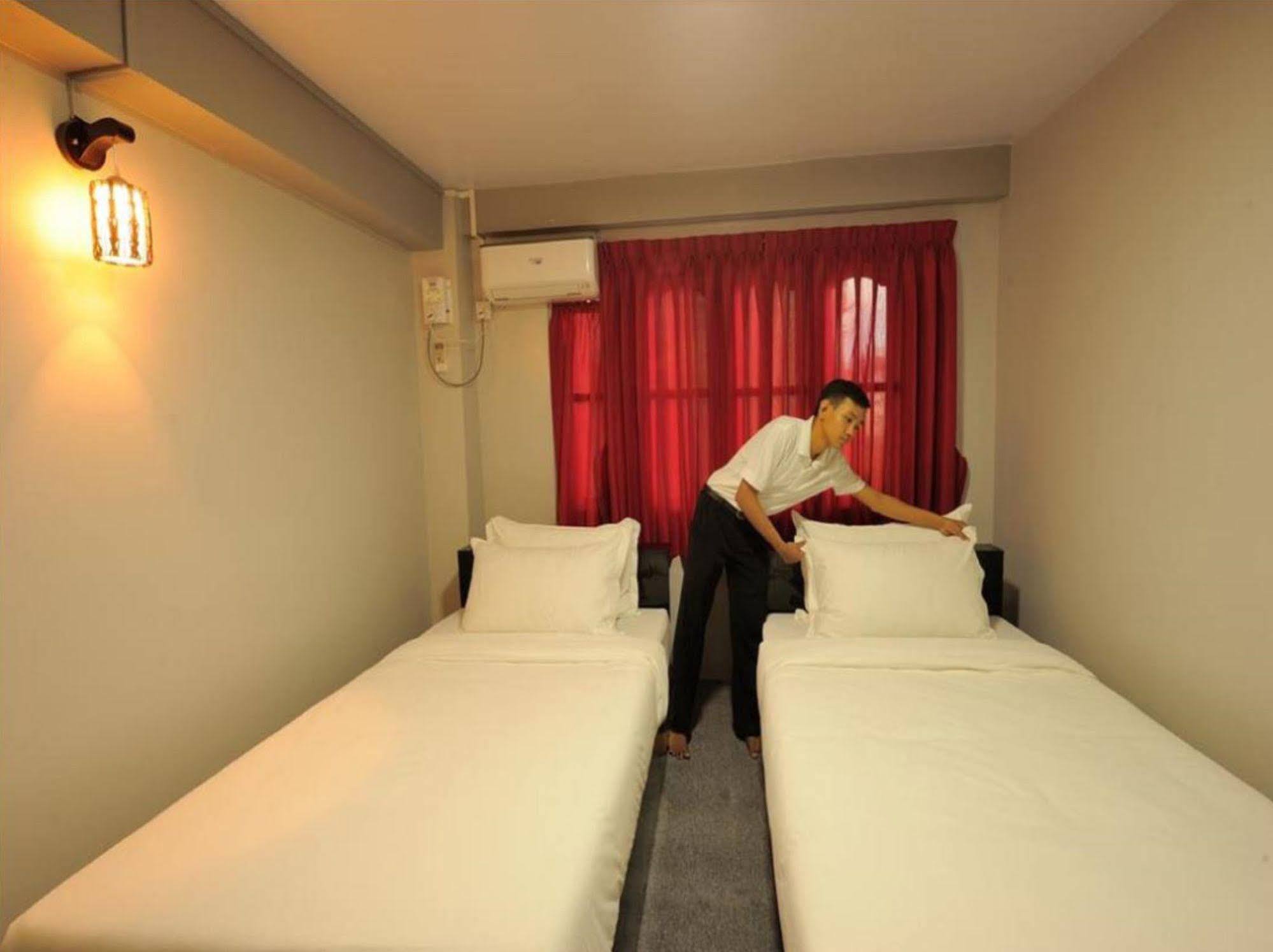 Space Boutique Hostel Γιανγκόν Εξωτερικό φωτογραφία
