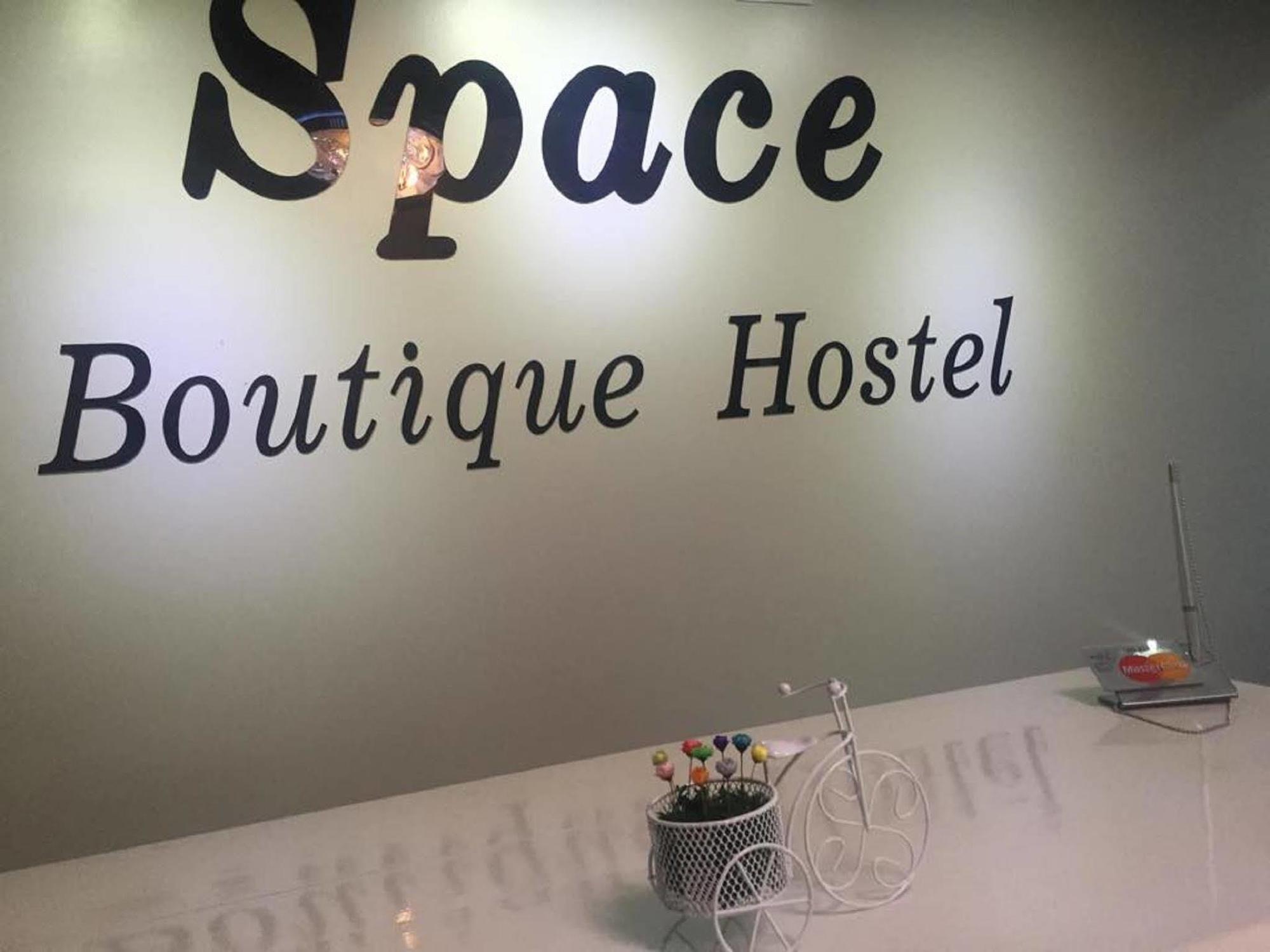 Space Boutique Hostel Γιανγκόν Εξωτερικό φωτογραφία