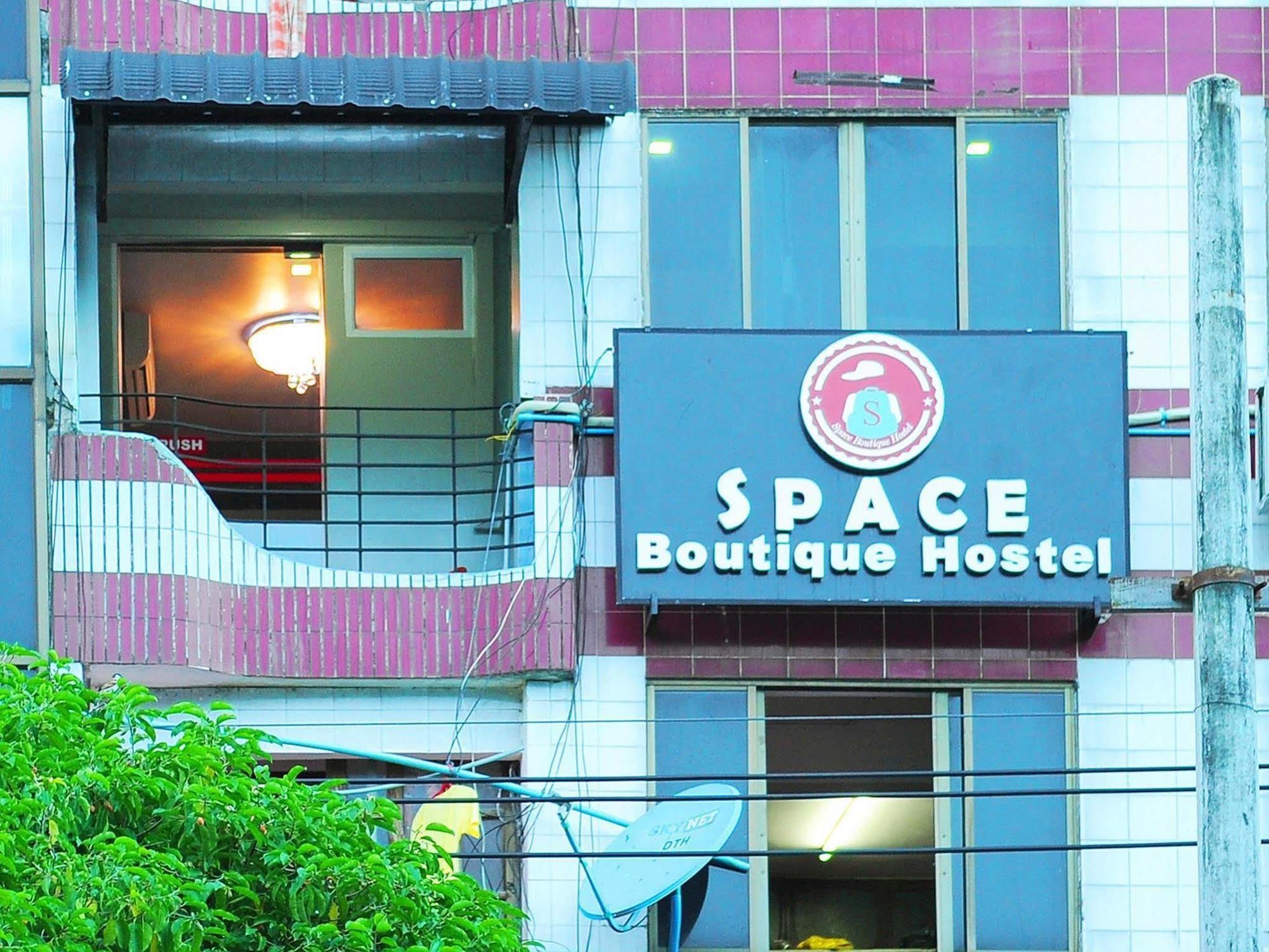 Space Boutique Hostel Γιανγκόν Εξωτερικό φωτογραφία